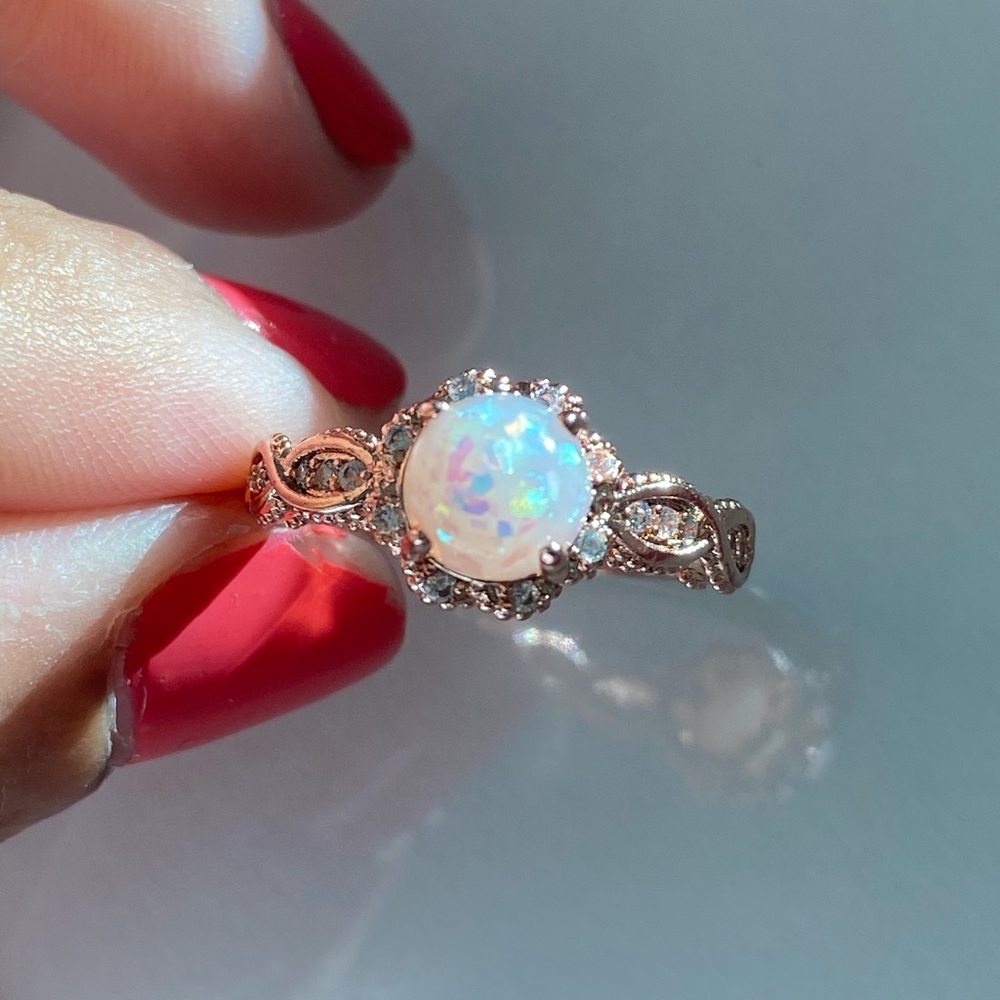 ✨18K Rose Gold White Opal Ring✨ - Picture 4 of 6